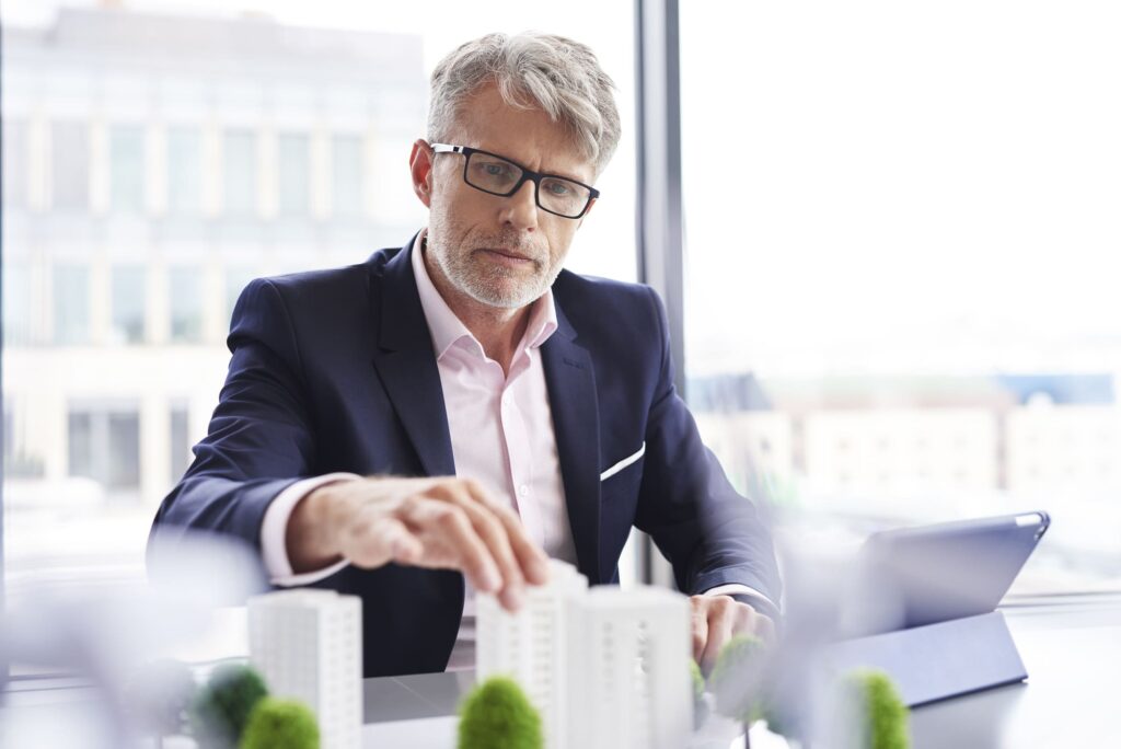 homme-daffaires-expert-en-indivision-et-demembrement